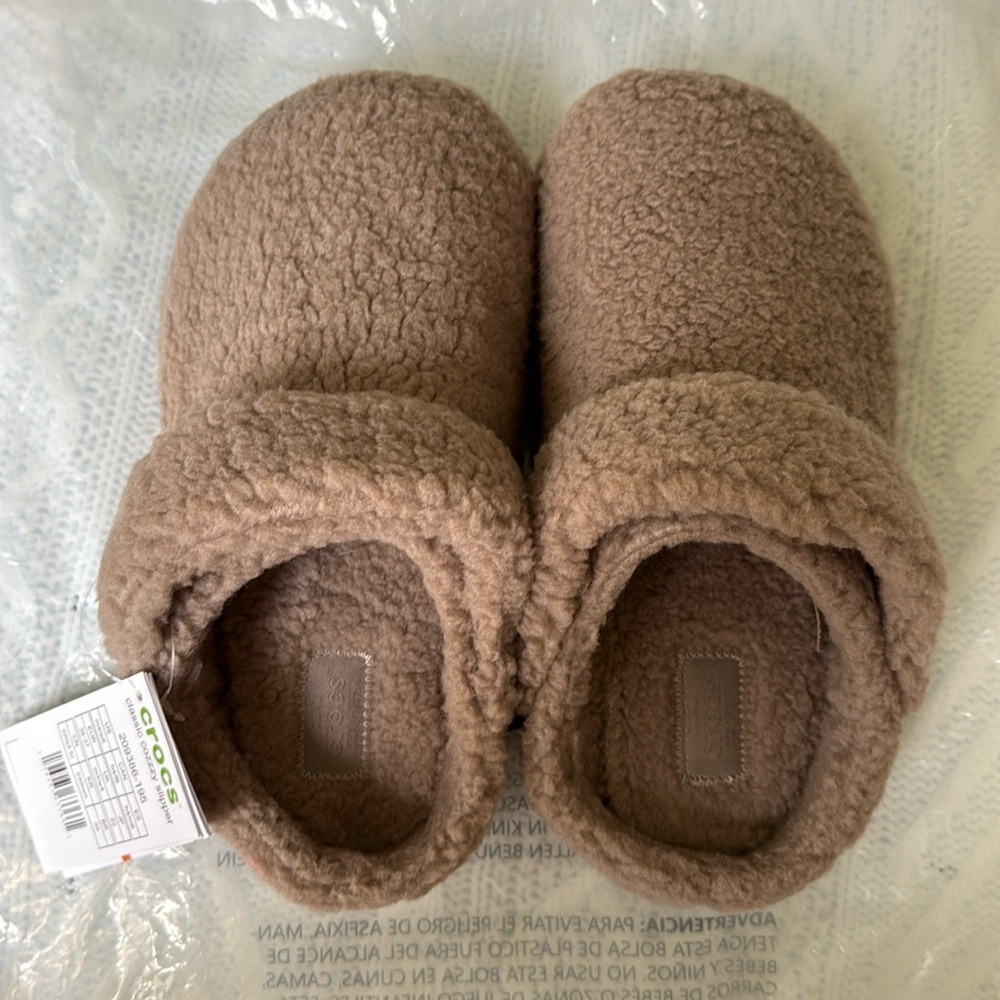 CROCS Classic Cozzzy Slippers - NWT